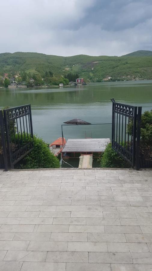 נובי פאזאר Lake House מראה חיצוני תמונה